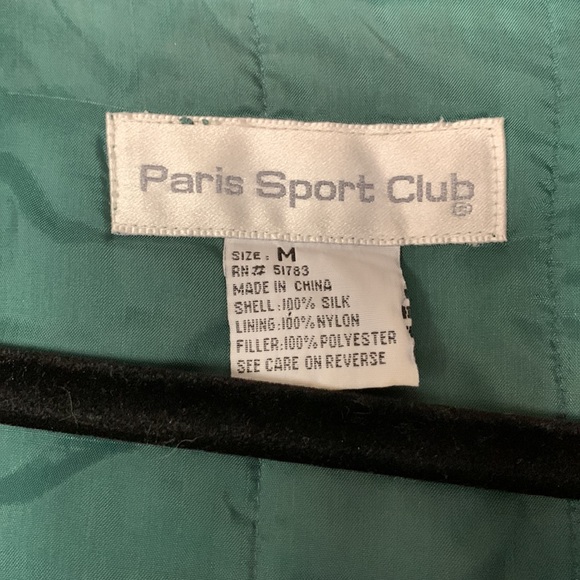 Women's light weight jacket with elastic waist and 2 front pockets. - Picture 2 of 4